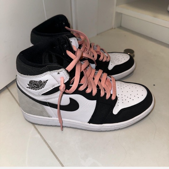 Air Jordan 1s High - Picture 3 of 4